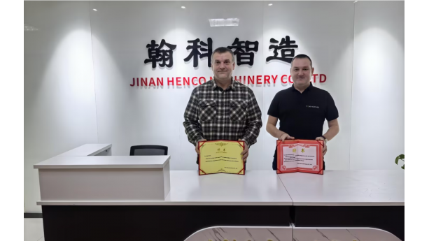 A Russian supplier came to our factory to learn about the product knowledge